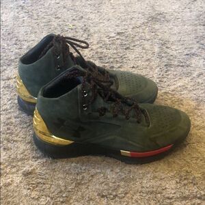 Under Amour high tops 10.5 (1758)